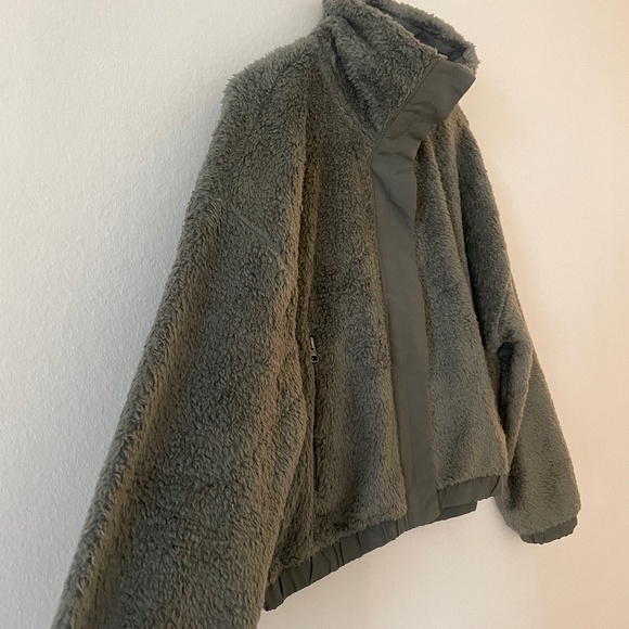 Vuori women's Cozy Sherpa Jacket Green Size Medium NWOT - Picture 3 of 14
